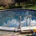 Ruční bazénový vysavač je ideální volbou pro malé a střední bazény