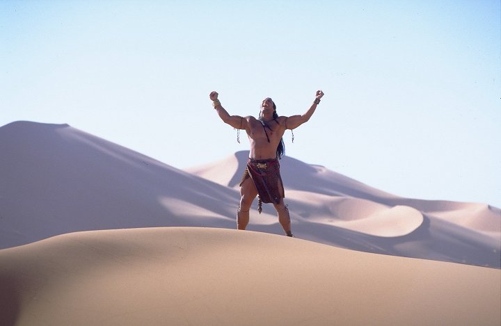 Mumie se vrací - Imhotep znovu povstal ze záhrobí a tentokrát si brousí zuby na nepřemožitelnou armádu z říše mrtvých Mum2