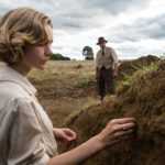 Vykopávky - Film přibližuje okolnosti nalezení známého pohřebiště v Sutton Hoo ve Velké Británii.