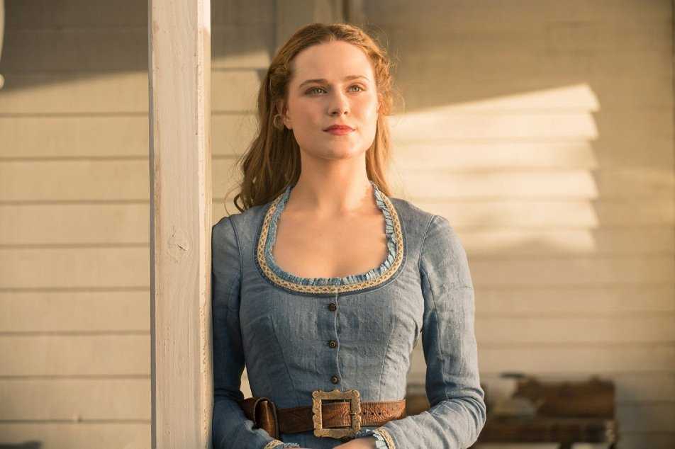 Photo © Warner Bros. Television / John P. Johnson