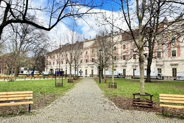 Natáčení filmu Nosferatu v pražském areálu Invalidovna (27. března 2023). Foto: Václav Krejčí, Mgr: The Prague Reporter