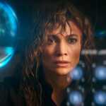 Atlas: Jennifer Lopez táhne sci-fi o umělé inteligenci od Netflixu, ale scénář je mrtvá váha