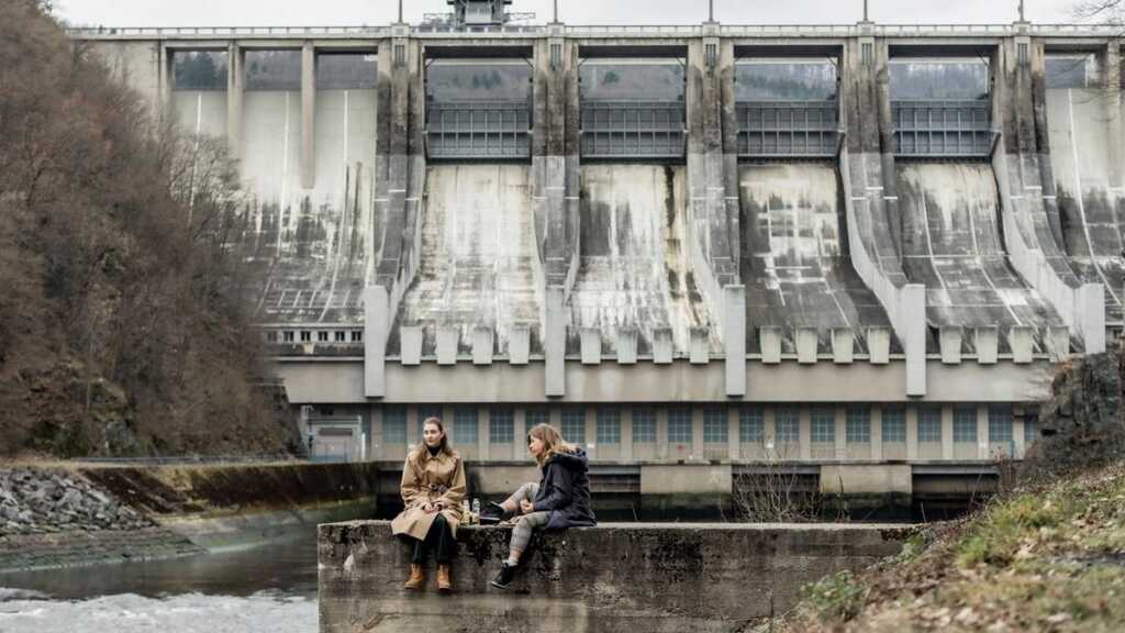 Amaryllis April August and Paprika Steen in Families Like Ours (2024), at Czechia's Slapy Reservoir.