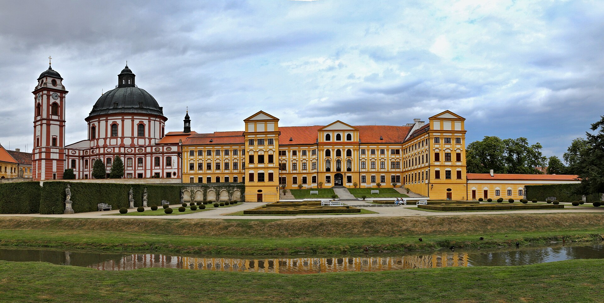 The Remarried Empress: Korejské drama pro Disney+ natáčené v Česku 1920px Jaroměřice zámek 7