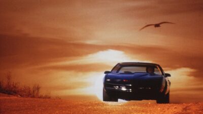 Knight Rider: Kultovní americký seriál s inovativními vozy a nezapomenutelnou hudbou