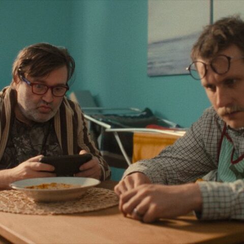 Švábi: český nezávislý film natočený v Praze kombinuje komedii, horor a absurditu