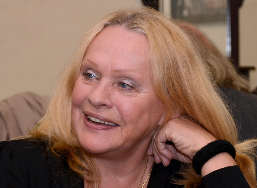 Věra Křesadlová a další osobnosti filmu a divadla: příběhy, které formovaly českou i světovou kulturu VKR