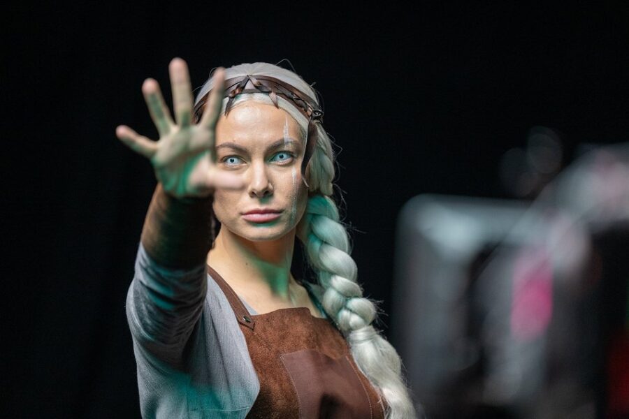 Zrození alchymistky: česká vánoční fantasy pohádka Zrozeni