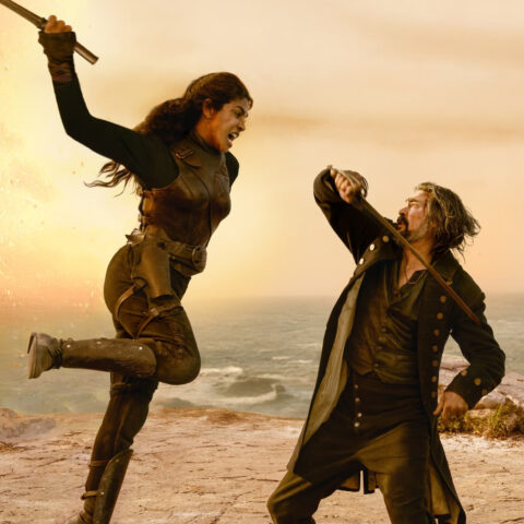 Útes - Karl Urban a Priyanka Chopra Jonas v pirátském akčním dobrodružství