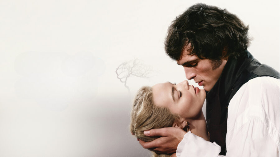 Bouřlivé výšiny - Margot Robbie a Jacob Elordi ve smyslné dobové romanci Bouřlivé výšiny