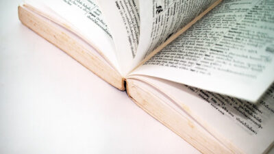 KNIHOMOLSKÉ OKÉNKO, aneb spisovatelé a básníci narozeni 14. března