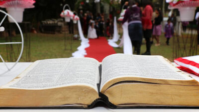 KNIHOMOLSKÉ OKÉNKO, aneb spisovatelé a básníci narozeni 7. dubna