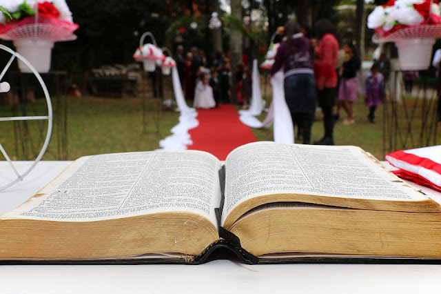 KNIHOMOLSKÉ OKÉNKO, aneb spisovatelé a básníci narozeni 7. dubna 0704