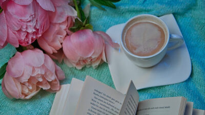 KNIHOMOLSKÉ OKÉNKO, aneb spisovatelé a básníci narozeni 9. dubna