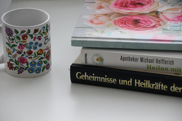 KNIHOMOLSKÉ OKÉNKO, aneb spisovatelé a básníci narozeni 19. dubna 1904