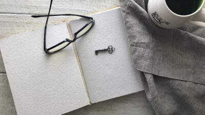 KNIHOMOLSKÉ OKÉNKO, aneb spisovatelé a básníci narozeni 25. dubna