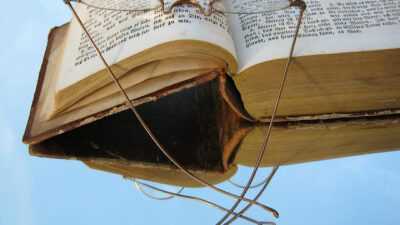 KNIHOMOLSKÉ OKÉNKO, aneb spisovatelé a básníci narozeni 26. dubna