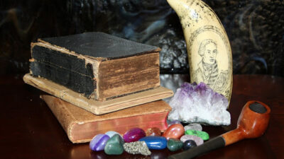 KNIHOMOLSKÉ OKÉNKO, aneb spisovatelé a básníci narozeni 27. dubna