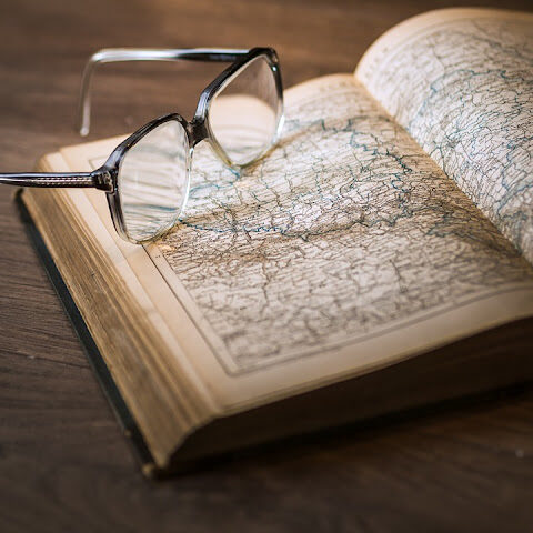 KNIHOMOLSKÉ OKÉNKO, aneb spisovatelé a básníci narozeni 31. března