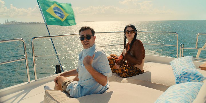 Netflix představuje sitcom Big Mistakes s Danem Levym bad