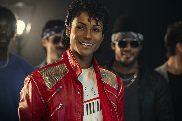 Michael Jackson biopic překonává očekávání m