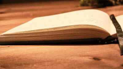 KNIHOMOLSKÉ OKÉNKO, aneb spisovatelé a básnicí narozeni 13. září