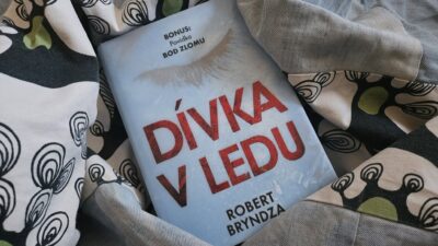 DÍVKA V LEDU