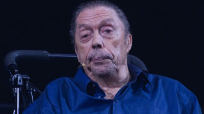 Tim Curry: Legendární herec a zpěvák s bohatou kariérou a kultovními rolemi