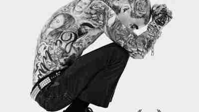 TRAVIS BARKER: PŘEHLUŠIT STRACH